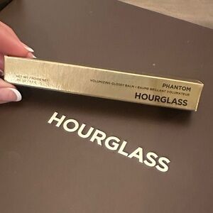 Hourglass Phantom Volumizing Glossy Balm in TRACE #105